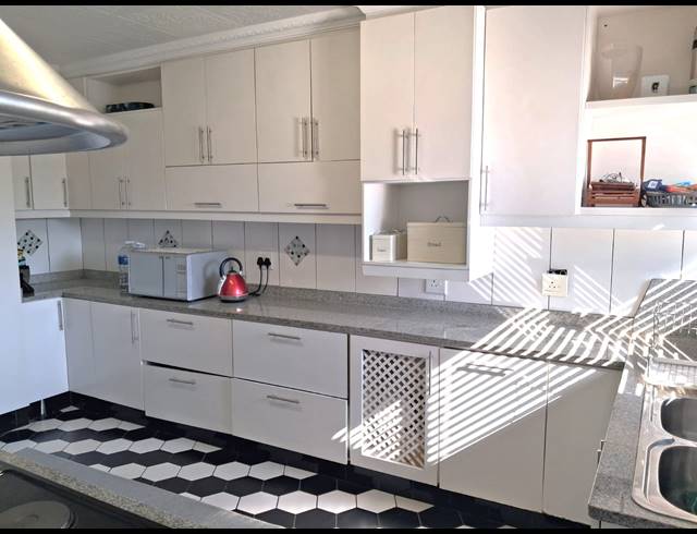 3 BEDROOM HOUSE FOR SALE IN BLUFF
